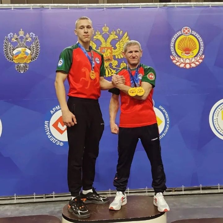 Чистопольцы завоевали медали на всероссийском турнире по армрестлингу