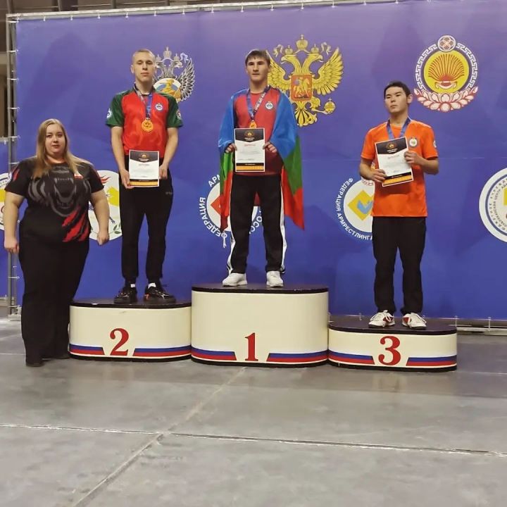Чистопольцы завоевали медали на всероссийском турнире по армрестлингу