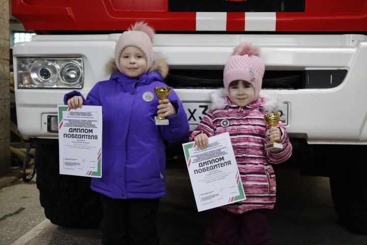 В Чистополе наградили победительниц республиканского конкурса рисунков и видеороликов «Буду бдительным на льду и на воде»