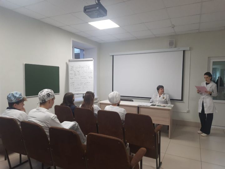 Чистопольские студенты провели лекцию о здоровом питании