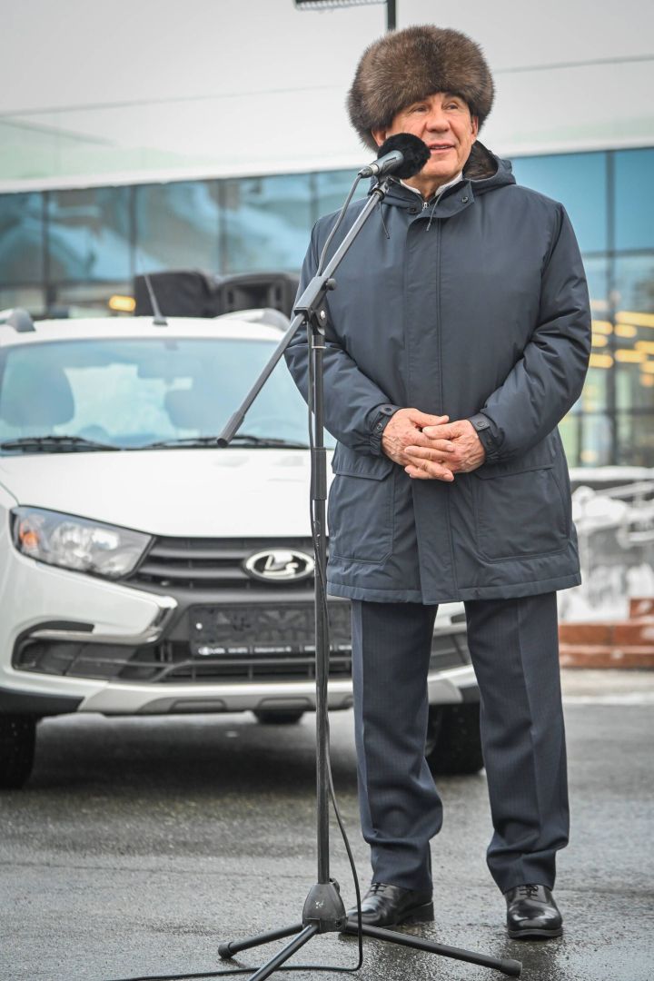 Чистопольский отдел культуры получил новый служебный автомобиль от Раиса РТ