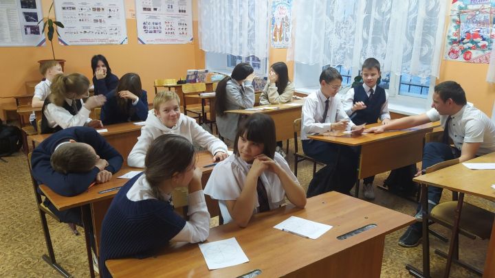 Чистопольские школьники с помощью колеса жизни строили планы на 2024 год