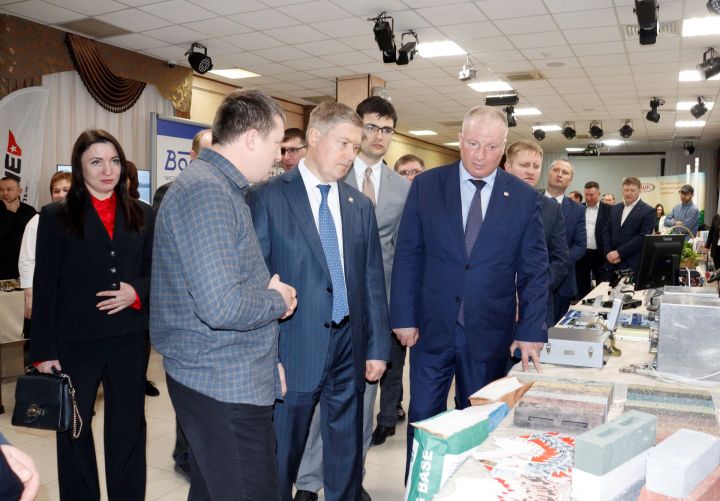 Исполняющий обязанности Премьер-министра Татарстана ознакомился с деятельностью предприятий Чистопольского района