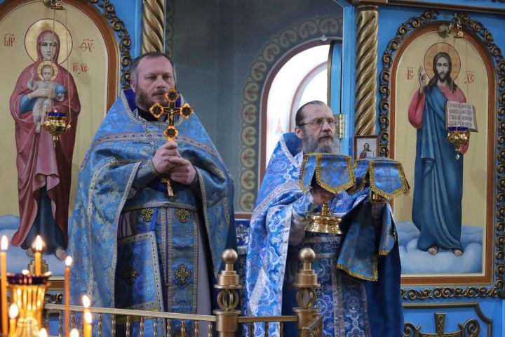 В праздник Сретения Господня в чистопольском храме состоялось праздничное богослужение