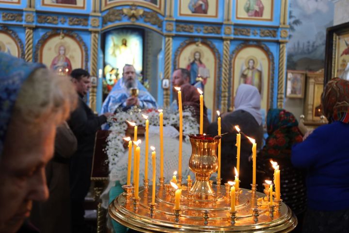 В праздник Сретения Господня в чистопольском храме состоялось праздничное богослужение