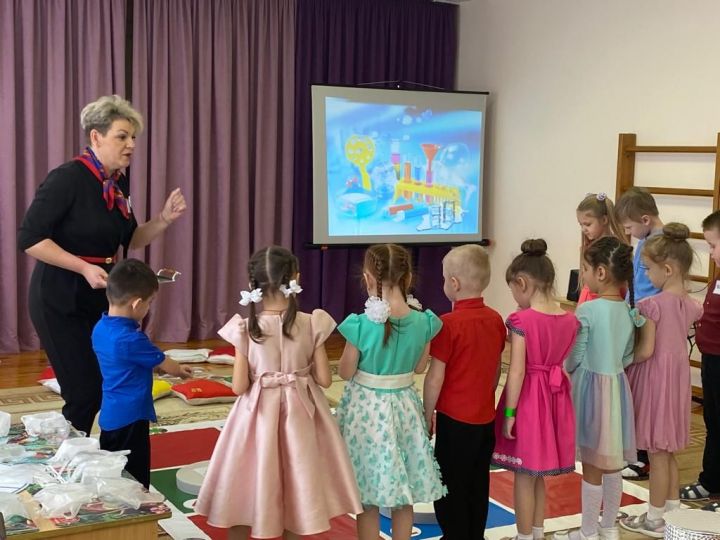 Три педагога представили Чистополь в зональном туре конкурса «Воспитатель года»