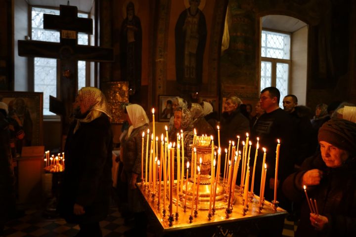 В Неделю о Страшном суде настоятель чистопольского храма протоиерей Андрей Зиньков совершил Божественную литургию