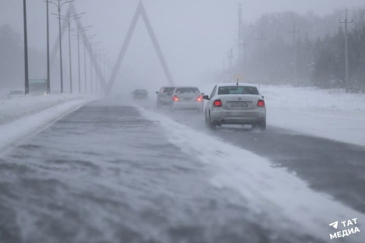 На трассе М5 в РТ все еще ограничено движение для фур и автобусов