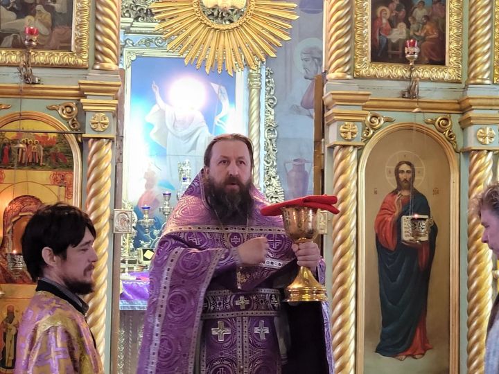 Настоятель чистопольского храма совершил праздничное богослужение