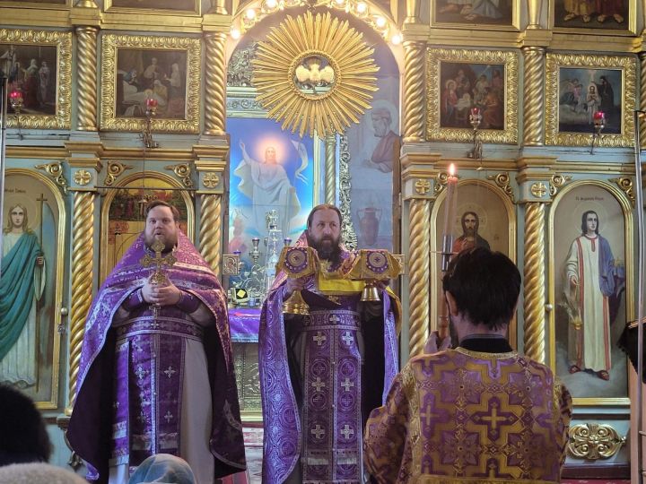 Настоятель чистопольского храма совершил праздничное богослужение
