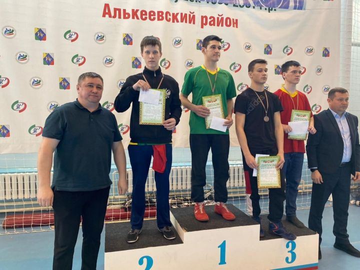 Серебро, бронза: чистопольские спортсмены приняли участие в соревнованиях по борьбе и корэш