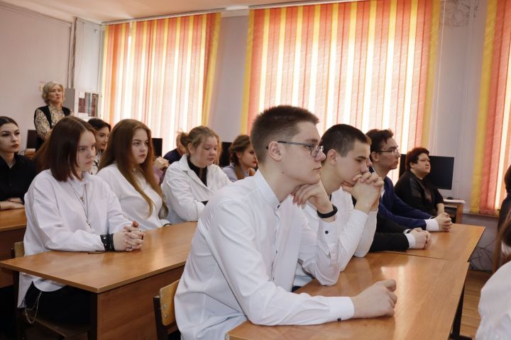 Участник СВО встретился с чистопольскими школьниками