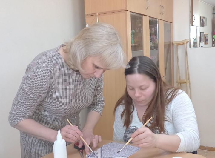 Подопечная чистопольского дома-интерната провела мастер-класс «Поделись своим талантом»