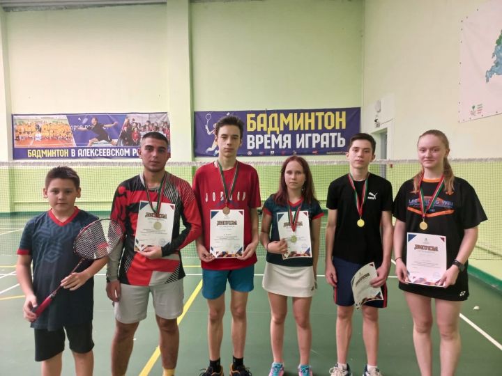 Семь чистопольских бадминтонистов вышли в финальную часть Личного кубка РТ