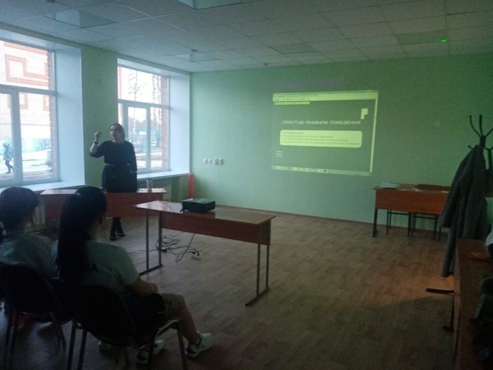 В чистопольском центре «Ватан» прошел урок «Деструктивные сообщества»