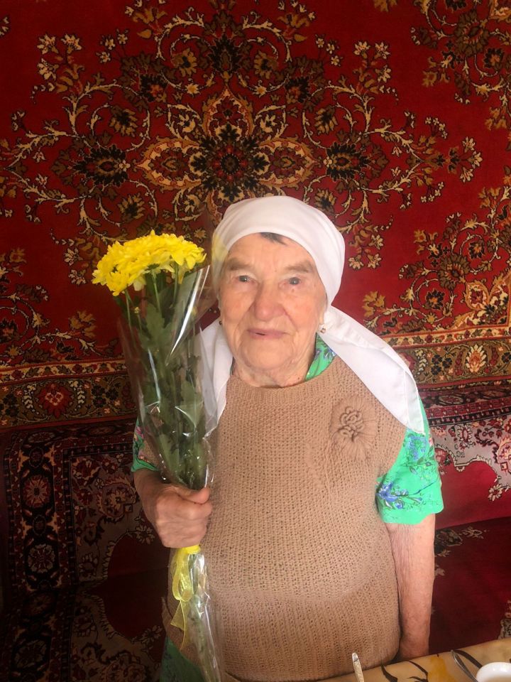 В Чистополе с 95-летием поздравили труженицу тыла Мингаян Ахметзянову