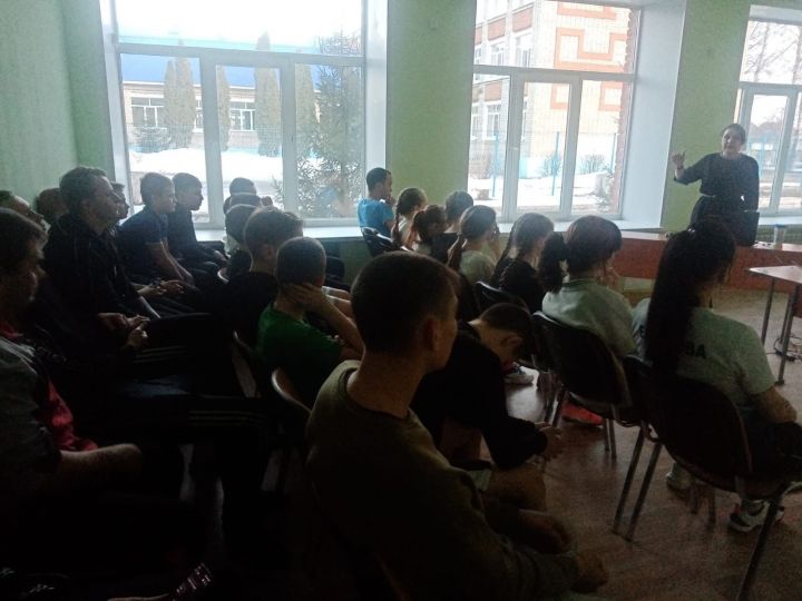 В чистопольском центре «Ватан» прошел урок «Деструктивные сообщества»