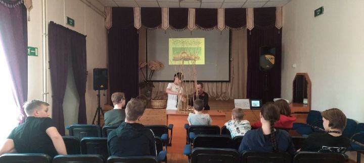 Для ребят чистопольского села провели мастер-класс «Лозоплетение»