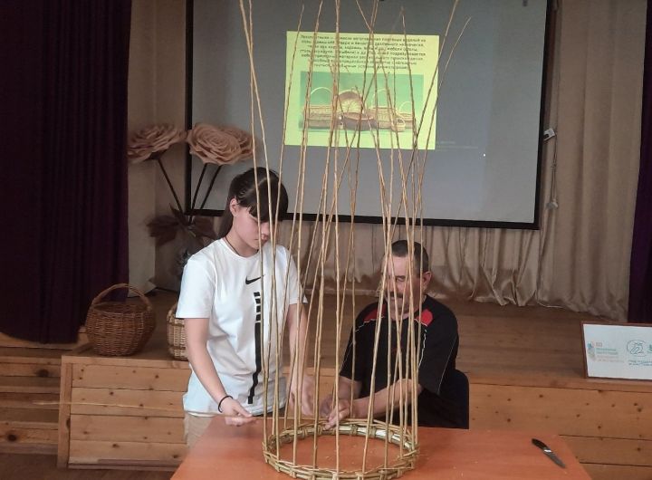Для ребят чистопольского села провели мастер-класс «Лозоплетение»
