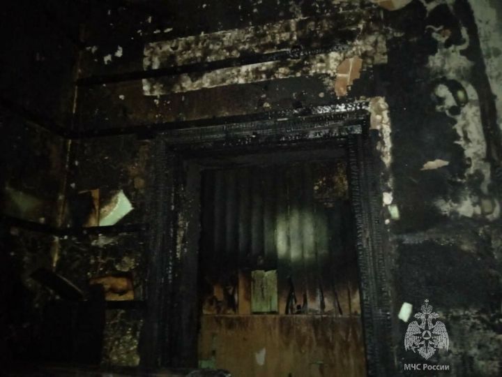 Прокуратура организовала проверку после пожара в многоквартирном доме в Чистополе