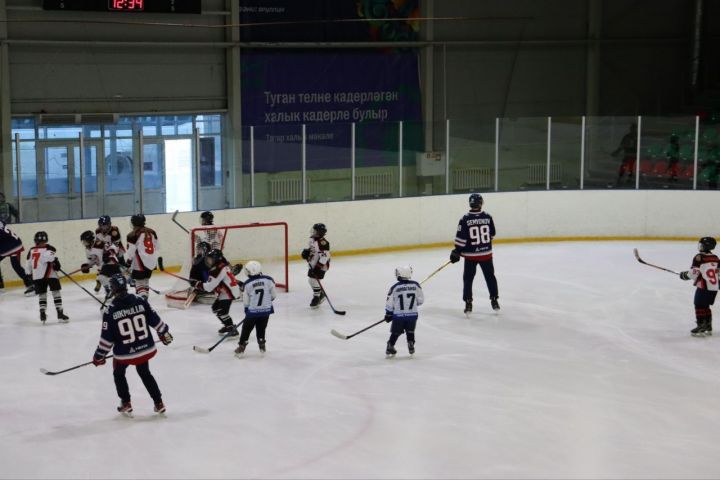 Именитые хоккеисты провели мастер-класс для юных чистопольских спортсменов