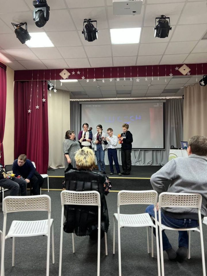 Үзгә балаларга шатлык бүләк итәләр