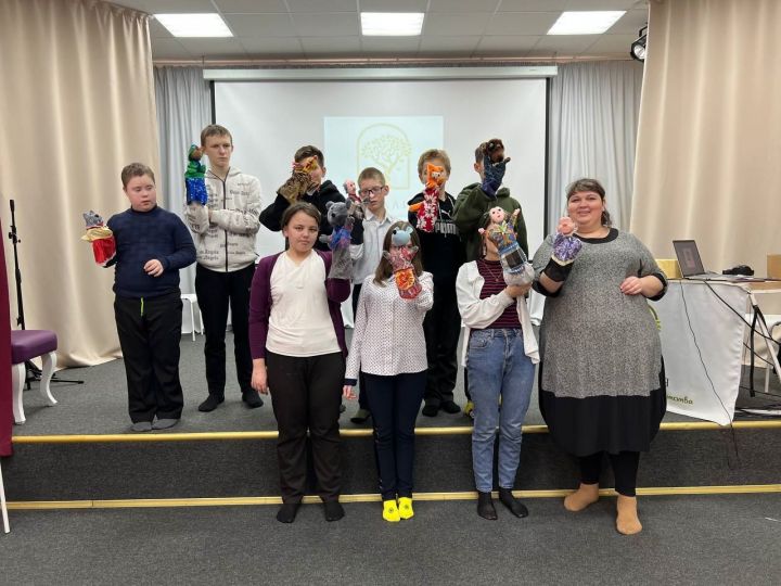 Үзгә балаларга шатлык бүләк итәләр