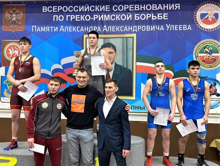Чистопольские борцы успешно выступили на Всероссийских соревнованиях в Набережных Челнах