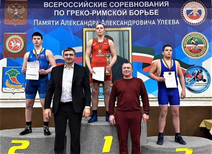 Чистопольские борцы успешно выступили на Всероссийских соревнованиях в Набережных Челнах