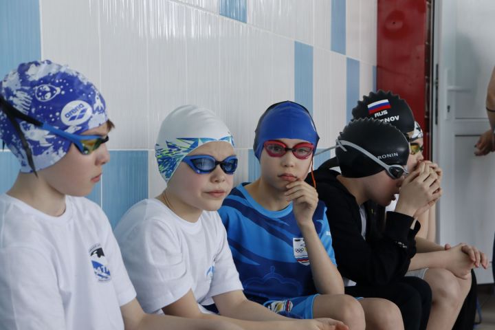 В Чистополе прошли соревнования по плаванию «Лидер Закамья»