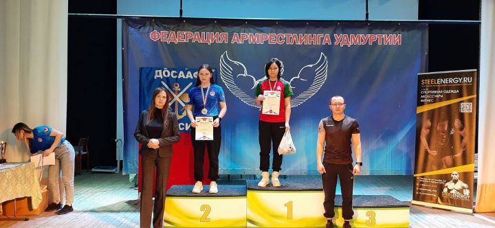 Чистопольские спортсмены завоевали медали на Кубке Республики Удмуртия по армрестлингу