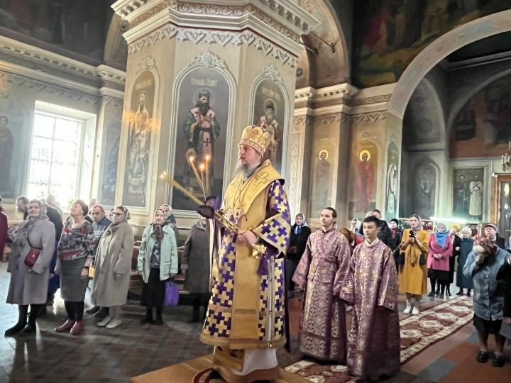 В чистопольском соборе в Великий Четверток совершена божественная литургия