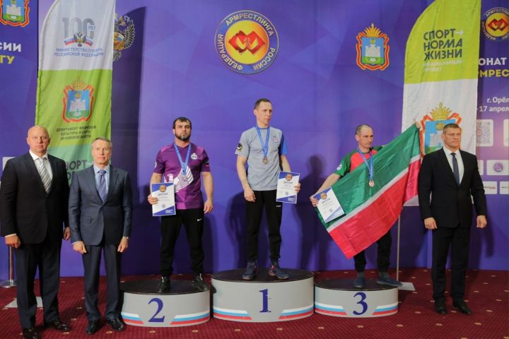 Чистопольцы завоевали медали разных достоинств на чемпионате России по армрестлингу