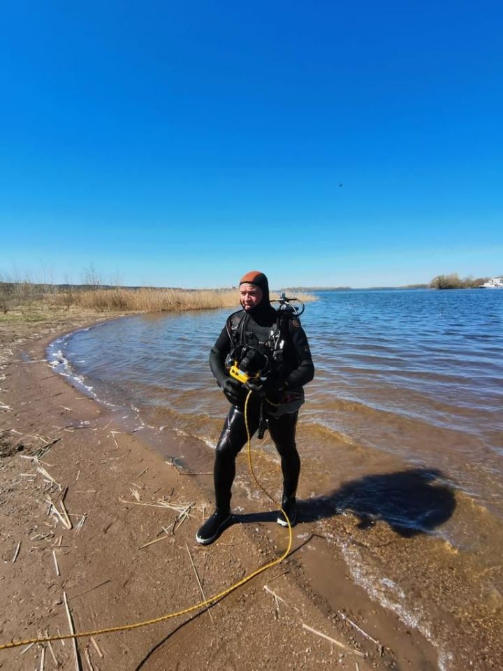 Водолазы очистили от мусора дно Камы чистопольского городского пляжа