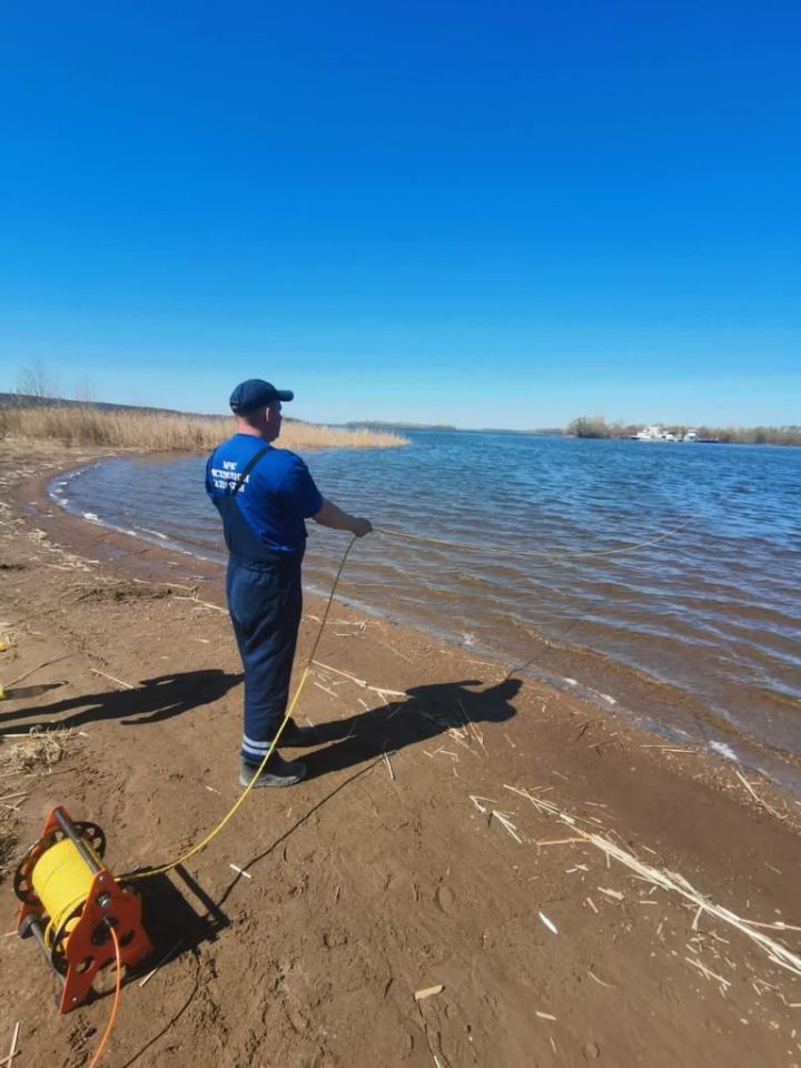 Водолазы очистили от мусора дно Камы чистопольского городского пляжа