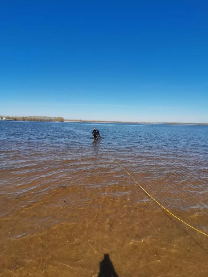 Водолазы очистили от мусора дно Камы чистопольского городского пляжа