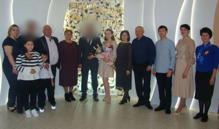 В Чистополе участник СВО зарегистрировал брак со своей невестой