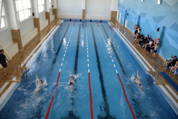 В Нурлате в Первенстве по плаванию приняли участие около 300 спортсменов