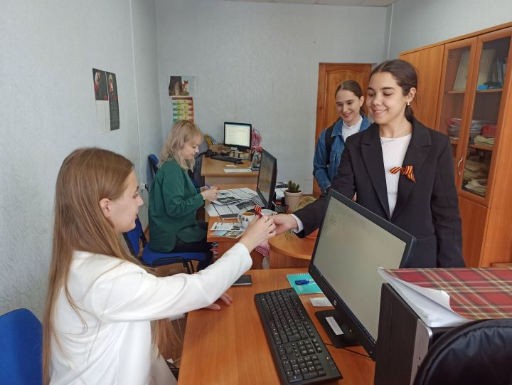 Чистопольские школьники присоединились к патриотической акции «Георгиевская ленточка»
