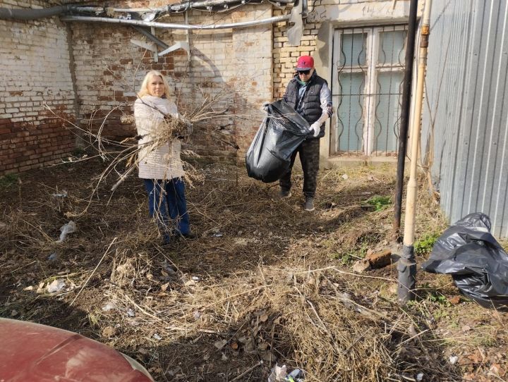 Коллектив «Чистополь-информ» присоединился к санитарно-экологическому двухмесячнику
