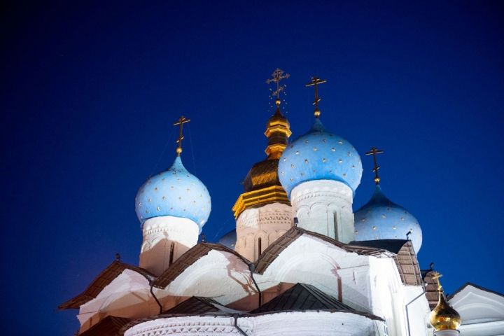 В канун праздника Благовещения епископ Пахомий совершил всенощное бдение в Благовещенском соборе Казанского кремля