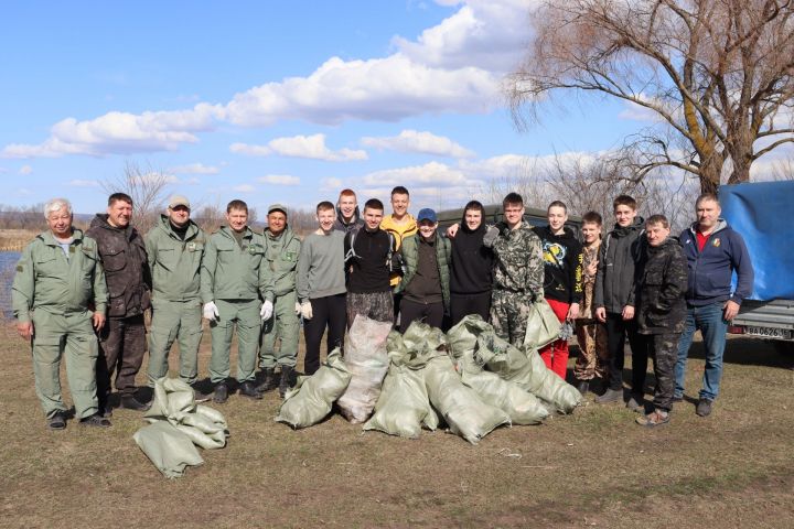 Более 15 мешков мусора собрали с территории чистопольского заказника