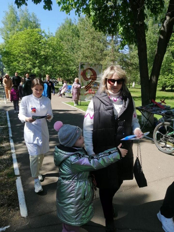 Сотрудники Чистопольской ЦРБ провели акцию в Скарятинском саду