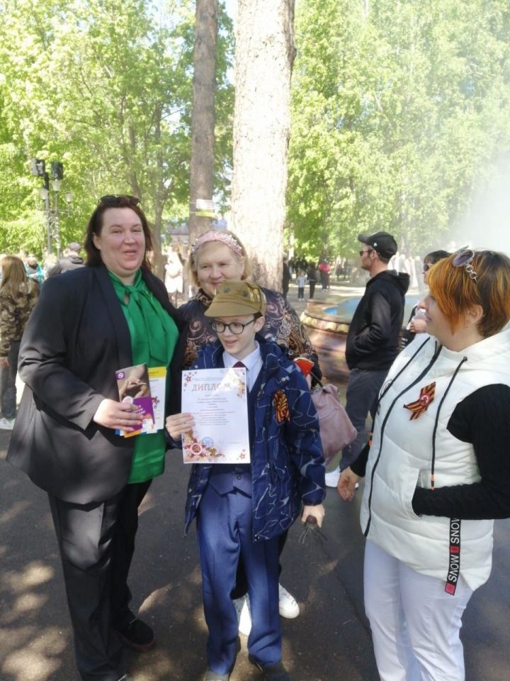 Сотрудники Чистопольской ЦРБ провели акцию в Скарятинском саду