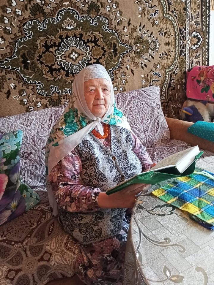 Кызыл Ялан авылының ак әбисе Рәйсә Ситдыйк кызы Гыйниятуллинага 80 яшь тулды