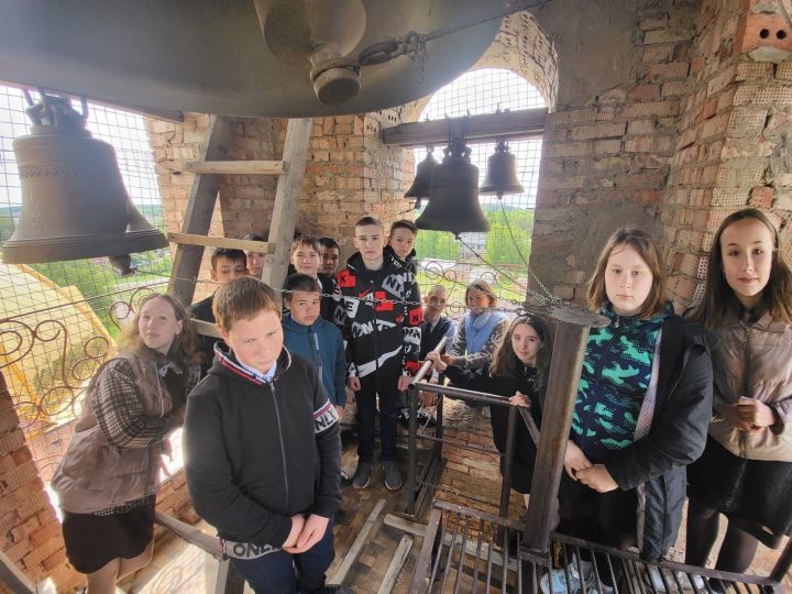 Настоятель Свято-Троицкого храма провел экскурсию для ребят чистопольского села