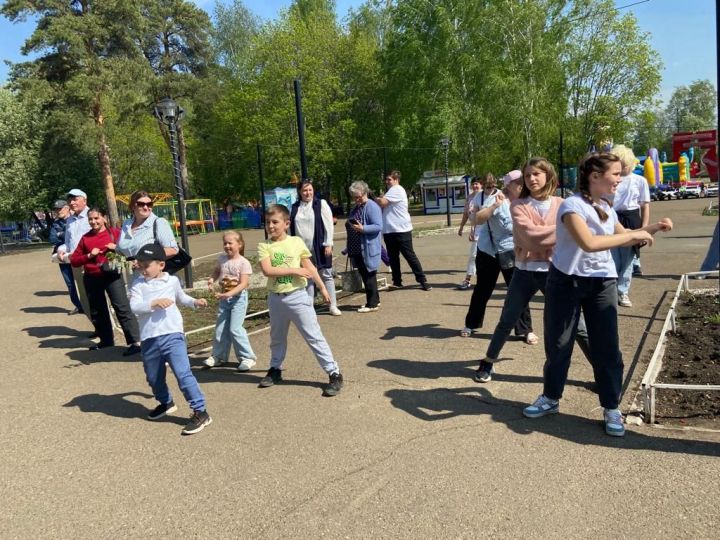 В Скарятинском саду прошёл Майский трудовой десант