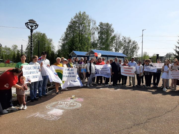 В Скарятинском саду прошёл Майский трудовой десант