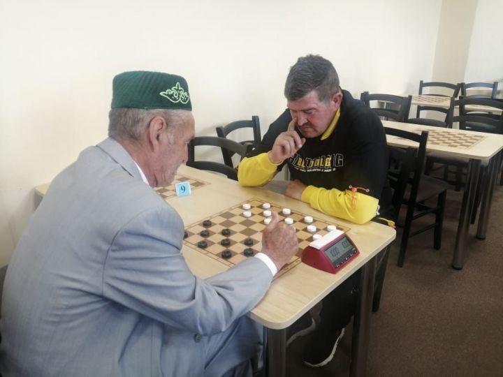 Подопечный чистопольского дома-интерната принял участие в Республиканском шахматно-шашечном турнире