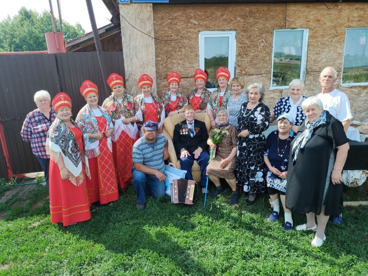 В Чистопольском районе поздравили с 90-летием труженика тыла Анатолия Карпова